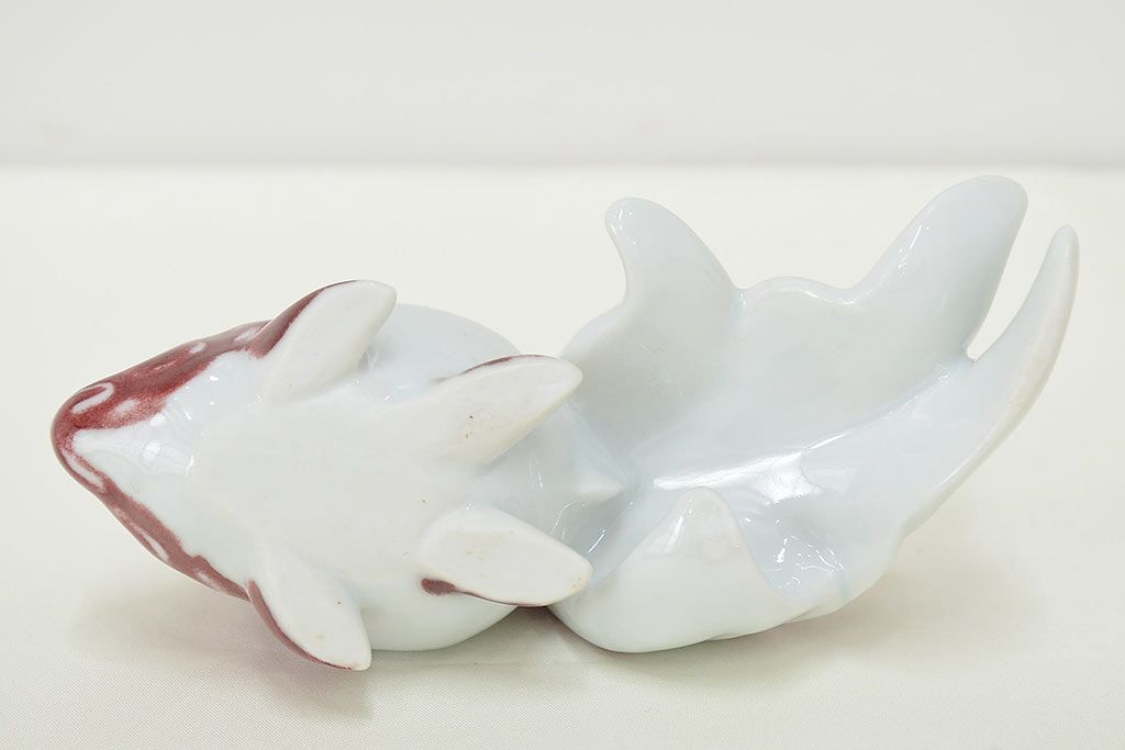 高木鳳子作　金魚一対　置物　共箱(磁器)(R-047087)