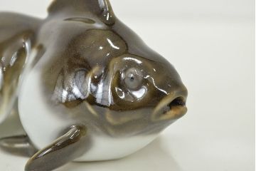 高木鳳子作　金魚一対　置物　共箱(磁器)(R-047087)