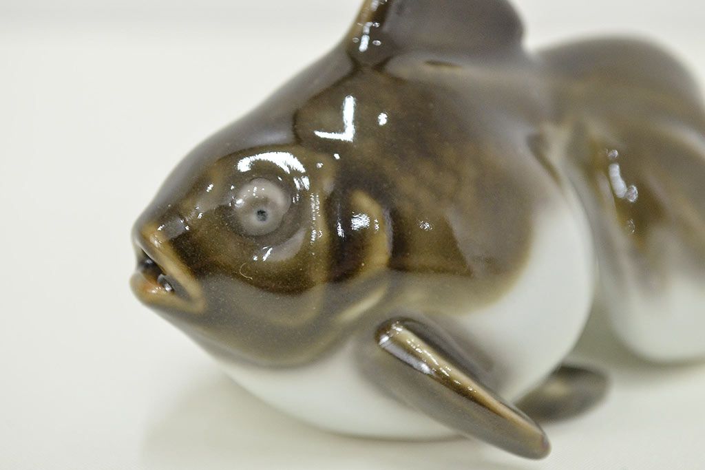 高木鳳子作　金魚一対　置物　共箱(磁器)(R-047087)