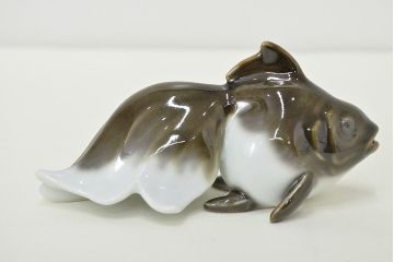 高木鳳子作　金魚一対　置物　共箱(磁器)(R-047087)