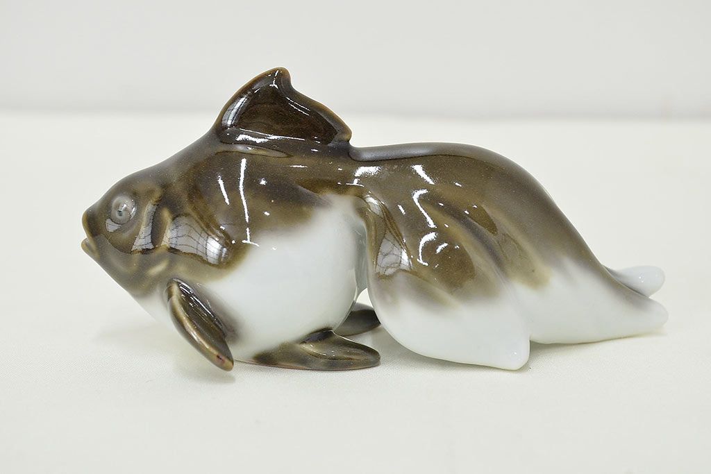 高木鳳子作　金魚一対　置物　共箱(磁器)(R-047087)