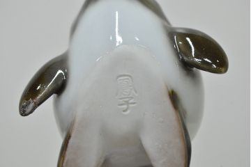 高木鳳子作　金魚一対　置物　共箱(磁器)(R-047087)