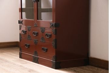 中古　民芸家具　ディスプレイにおすすめ!朱塗りが上品なミラー付き飾り棚(キャビネット、和タンス)(R-047091)