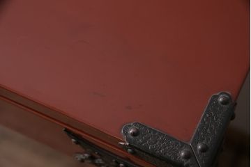 中古　民芸家具　ディスプレイにおすすめ!朱塗りが上品なミラー付き飾り棚(キャビネット、和タンス)(R-047091)