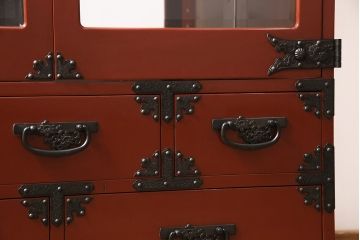 中古　民芸家具　ディスプレイにおすすめ!朱塗りが上品なミラー付き飾り棚(キャビネット、和タンス)(R-047091)