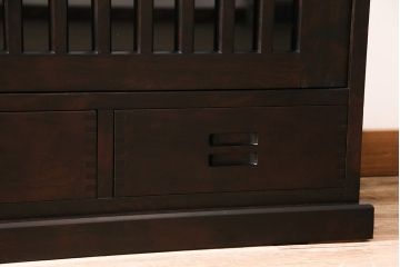 中古　旭川家具　北樹シリーズ　150K　樺材の濃い色合いが美しい茶棚(定価約27万円)(食器棚、サイドボード、収納棚)(R-047092)