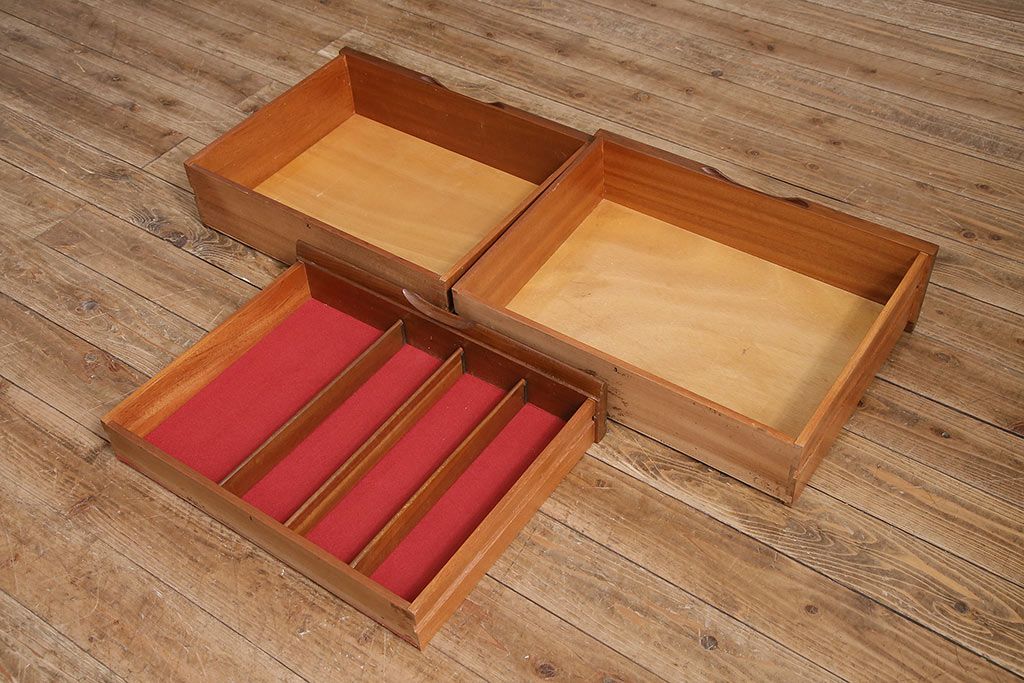 北欧ヴィンテージ　チーク材　丸みを帯びた取っ手がお洒落なサイドボード(収納棚、ビンテージ)(R-047093)