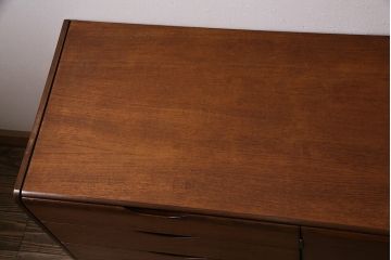 北欧ヴィンテージ　チーク材　丸みを帯びた取っ手がお洒落なサイドボード(収納棚、ビンテージ)(R-047093)