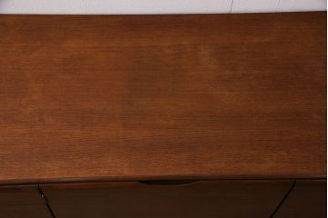 北欧ヴィンテージ　チーク材　丸みを帯びた取っ手がお洒落なサイドボード(収納棚、ビンテージ)(R-047093)