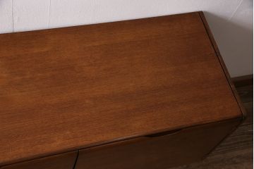 北欧ヴィンテージ　チーク材　丸みを帯びた取っ手がお洒落なサイドボード(収納棚、ビンテージ)(R-047093)