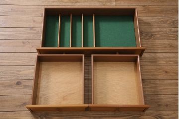 北欧ヴィンテージ　チーク材　木の温かみを感じるどっしりとしたサイドボード(収納棚、ビンテージ)(R-047094)