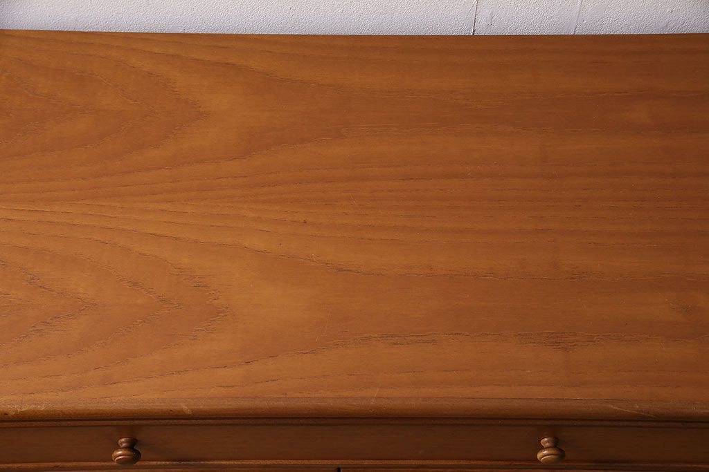 北欧ヴィンテージ　チーク材　木の温かみを感じるどっしりとしたサイドボード(収納棚、ビンテージ)(R-047094)