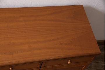 北欧ヴィンテージ　チーク材　木の温かみを感じるどっしりとしたサイドボード(収納棚、ビンテージ)(R-047094)