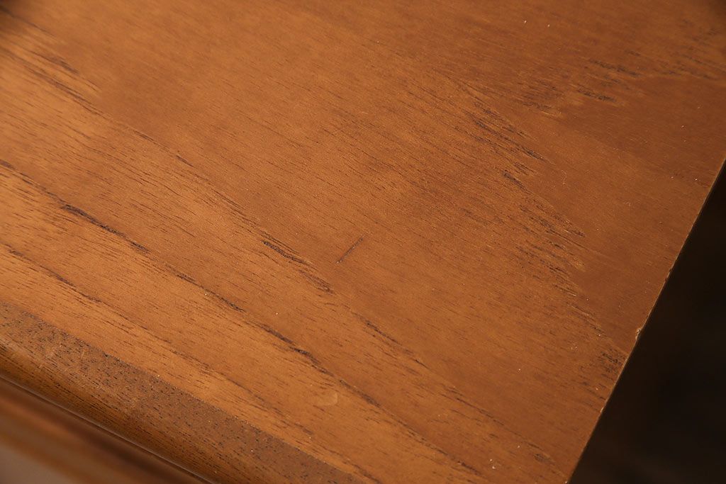 北欧ヴィンテージ　チーク材　木の温かみを感じるどっしりとしたサイドボード(収納棚、ビンテージ)(R-047094)