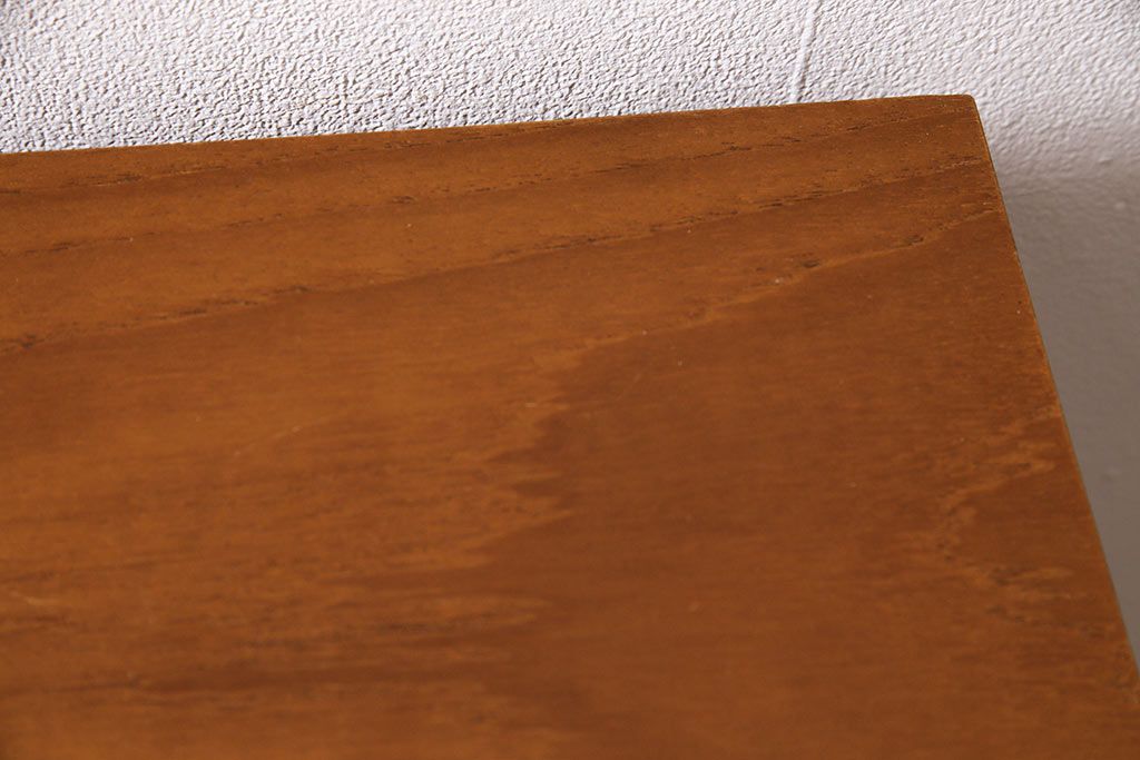 北欧ヴィンテージ　チーク材　木の温かみを感じるどっしりとしたサイドボード(収納棚、ビンテージ)(R-047094)