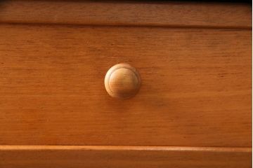 北欧ヴィンテージ　チーク材　木の温かみを感じるどっしりとしたサイドボード(収納棚、ビンテージ)(R-047094)