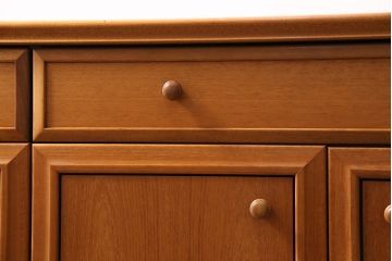 北欧ヴィンテージ　チーク材　木の温かみを感じるどっしりとしたサイドボード(収納棚、ビンテージ)(R-047094)