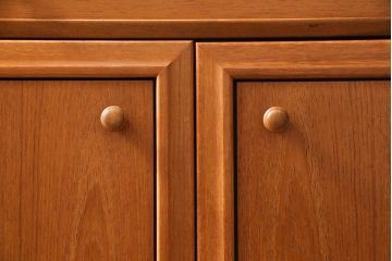 北欧ヴィンテージ　チーク材　木の温かみを感じるどっしりとしたサイドボード(収納棚、ビンテージ)(R-047094)