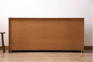 北欧ヴィンテージ　チーク材　木の温かみを感じるどっしりとしたサイドボード(収納棚、ビンテージ)(R-047094)