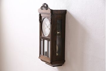 アンティーク時計　ドイツ製　ゼンマイ式　浮き彫り　木の温もりを感じる振り子時計(掛け時計、柱時計、古時計)(R-047099)