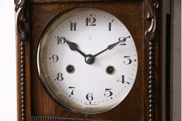 アンティーク時計　ドイツ製　ゼンマイ式　浮き彫り　木の温もりを感じる振り子時計(掛け時計、柱時計、古時計)(R-047099)