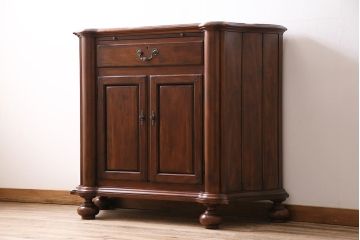 中古　DREXEL HERITAGE(ドレクセルヘリテイジ)　深い色合いが高級感を醸し出すサイドボード(収納棚、戸棚)(R-047104)