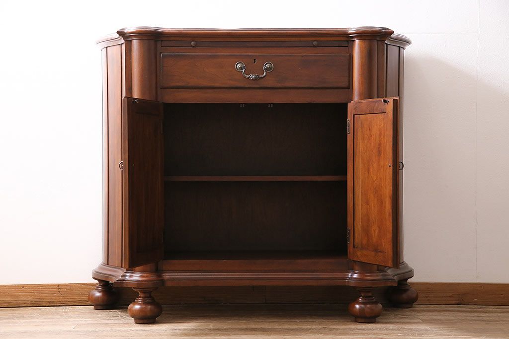 中古　DREXEL HERITAGE(ドレクセルヘリテイジ)　深い色合いが高級感を醸し出すサイドボード(収納棚、戸棚)(R-047104)