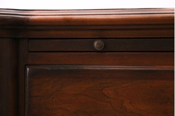 中古　DREXEL HERITAGE(ドレクセルヘリテイジ)　深い色合いが高級感を醸し出すサイドボード(収納棚、戸棚)(R-047104)