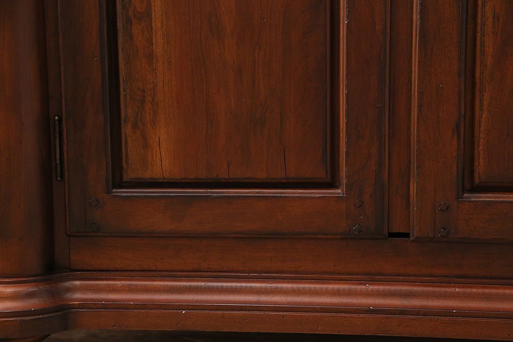 中古　DREXEL HERITAGE(ドレクセルヘリテイジ)　深い色合いが高級感を醸し出すサイドボード(収納棚、戸棚)(R-047104)