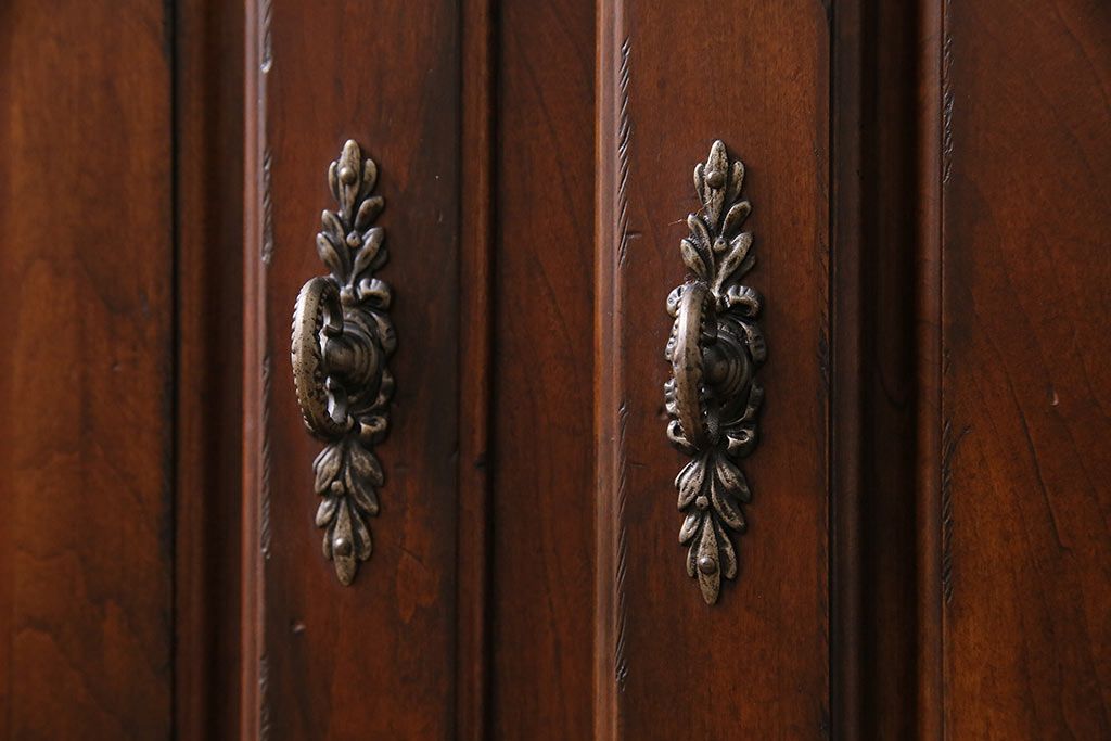 中古　DREXEL HERITAGE(ドレクセルヘリテイジ)　深い色合いが高級感を醸し出すサイドボード(収納棚、戸棚)(R-047104)