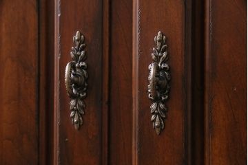 中古　DREXEL HERITAGE(ドレクセルヘリテイジ)　深い色合いが高級感を醸し出すサイドボード(収納棚、戸棚)(R-047104)