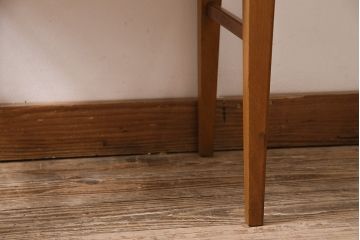 イギリスヴィンテージ　HERBERT E. GIBBS(ハーバート・E・ギブス)　チーク材　ブラウン座面がお洒落な角型スツール(チェア、椅子、ビンテージ)(R-047105)
