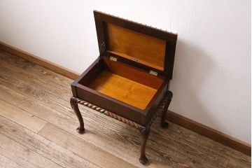 イギリスアンティーク　ARDING&HOBBS　マホガニー材　収納付きが珍しい!凝った彫刻や脚のデザインがエレガントなスツール(チェア、椅子)(R-047107)