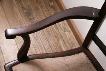 フランスアンティーク　マホガニー材　高級品!華奢なシルエットと背もたれの意匠が美しいチェア(サロンチェア、アームチェア、椅子)(R-047109)