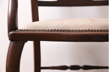 フランスアンティーク　マホガニー材　高級品!華奢なシルエットと背もたれの意匠が美しいチェア(サロンチェア、アームチェア、椅子)(R-047109)