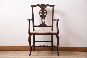 フランスアンティーク　マホガニー材　高級品!華奢なシルエットと背もたれの意匠が美しいチェア(サロンチェア、アームチェア、椅子)(R-047110)