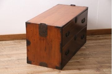 和製アンティーク　前面ケヤキ材　使い込まれた風合いが味わい深い時代箪笥ローボード(引き出し、チェスト、衣装箪笥)(R-047113)