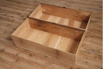 和製アンティーク　前面ケヤキ材　使い込まれた風合いが味わい深い時代箪笥ローボード(引き出し、チェスト、衣装箪笥)(R-047113)