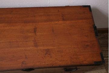 和製アンティーク　前面ケヤキ材　使い込まれた風合いが味わい深い時代箪笥ローボード(引き出し、チェスト、衣装箪笥)(R-047113)