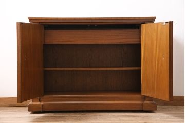 中古　DREXEL HERITAGE(ドレクセルヘリテイジ)　FRANCESCA(フランチェスカ)シリーズ　拡張式の天板が付いたサイドボード(サーバー、カウンター、収納棚)(R-047116)