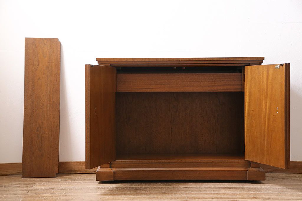 中古　DREXEL HERITAGE(ドレクセルヘリテイジ)　FRANCESCA(フランチェスカ)シリーズ　拡張式の天板が付いたサイドボード(サーバー、カウンター、収納棚)(R-047116)