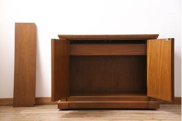 中古　DREXEL HERITAGE(ドレクセルヘリテイジ)　FRANCESCA(フランチェスカ)シリーズ　拡張式の天板が付いたサイドボード(サーバー、カウンター、収納棚)(R-047116)