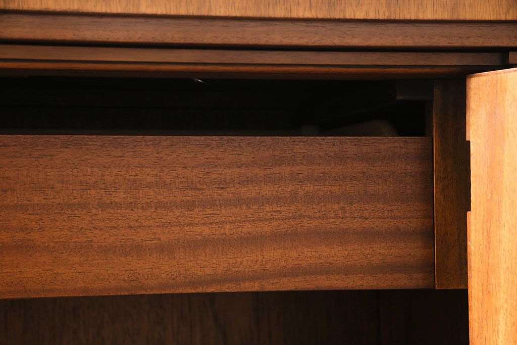 中古　DREXEL HERITAGE(ドレクセルヘリテイジ)　FRANCESCA(フランチェスカ)シリーズ　拡張式の天板が付いたサイドボード(サーバー、カウンター、収納棚)(R-047116)