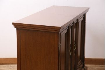 中古　DREXEL HERITAGE(ドレクセルヘリテイジ)　FRANCESCA(フランチェスカ)シリーズ　拡張式の天板が付いたサイドボード(サーバー、カウンター、収納棚)(R-047116)