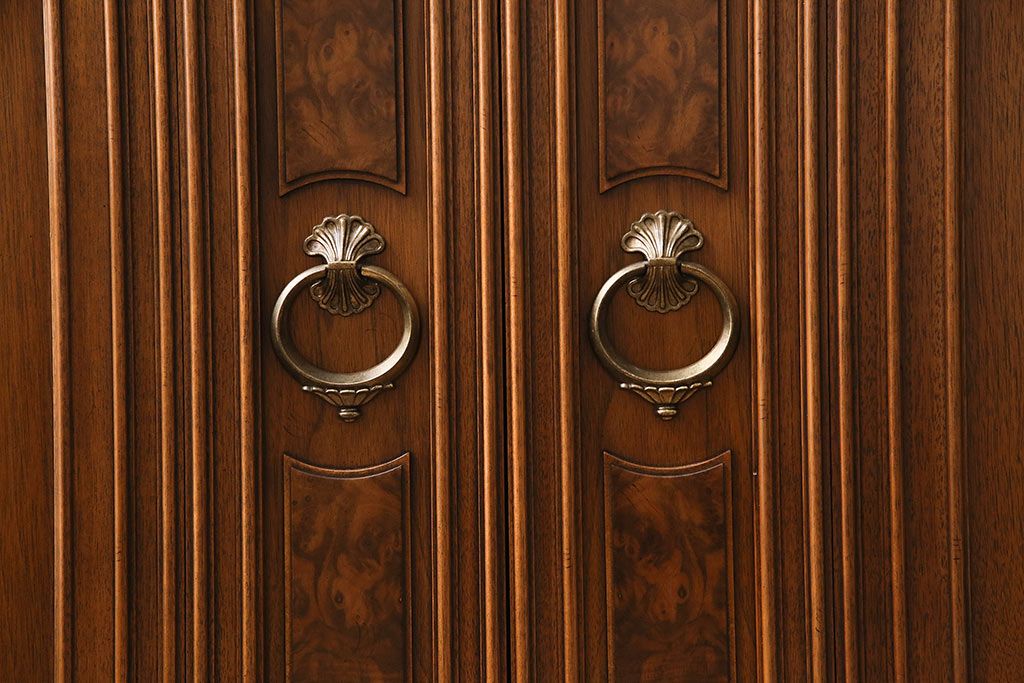 中古　DREXEL HERITAGE(ドレクセルヘリテイジ)　FRANCESCA(フランチェスカ)シリーズ　拡張式の天板が付いたサイドボード(サーバー、カウンター、収納棚)(R-047116)