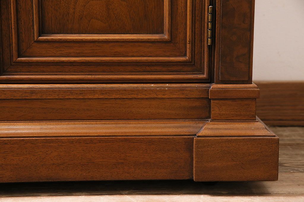 中古　DREXEL HERITAGE(ドレクセルヘリテイジ)　FRANCESCA(フランチェスカ)シリーズ　拡張式の天板が付いたサイドボード(サーバー、カウンター、収納棚)(R-047116)