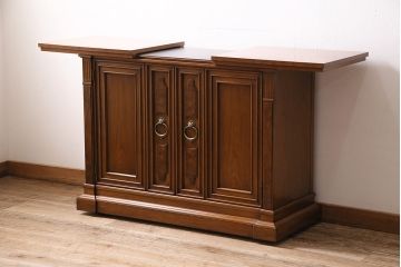 中古　DREXEL HERITAGE(ドレクセルヘリテイジ)　FRANCESCA(フランチェスカ)シリーズ　拡張式の天板が付いたサイドボード(サーバー、カウンター、収納棚)(R-047116)