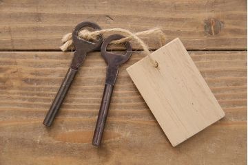 中古　伝統工芸　岩谷堂箪笥　脚付きリメイク　ダイナミックな杢目が堪能できる整理箪笥(収納棚、戸棚、引き出し、和タンス)(R-047120)