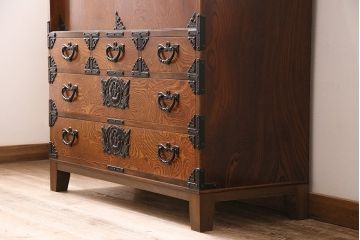 中古　伝統工芸　岩谷堂箪笥　脚付きリメイク　ダイナミックな杢目が堪能できる整理箪笥(収納棚、戸棚、引き出し、和タンス)(R-047120)