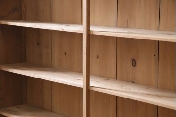 ストリップド(剥離)　ヒノキ材　大型サイズでたっぷり入る!素朴で優しい木味のガラス戸棚(収納棚、キャビネット)(R-047122)